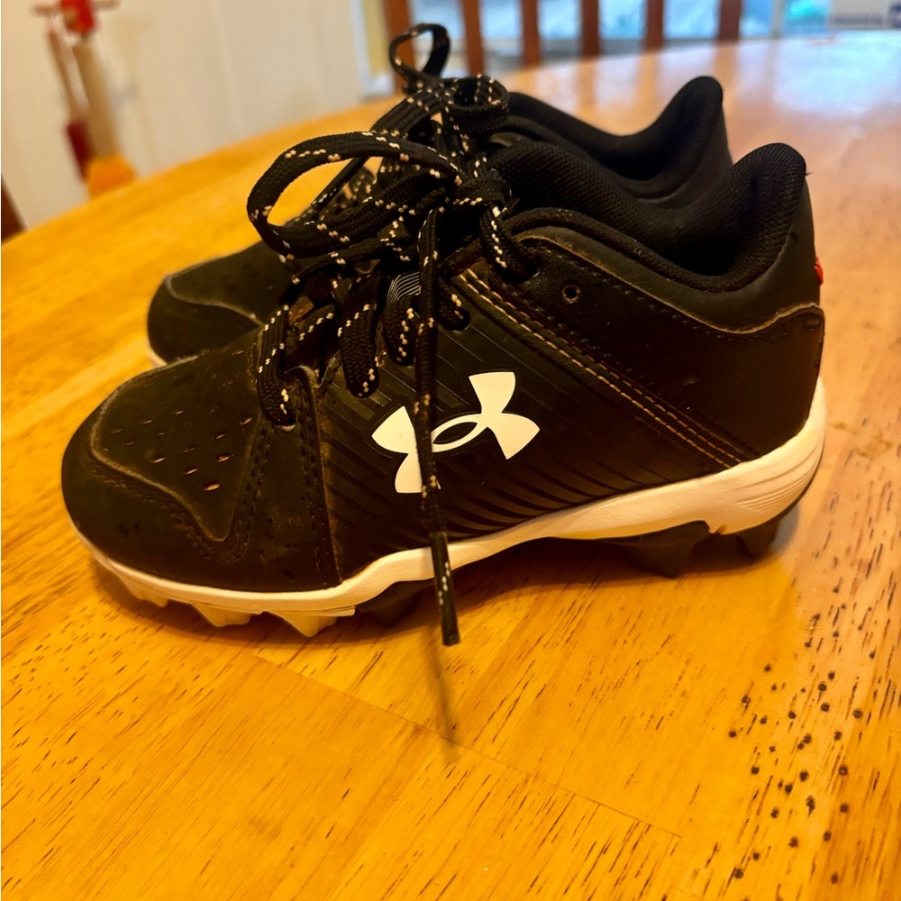 Under Armour Boys' Leadoff Low RM Jr. Baseball Cleats